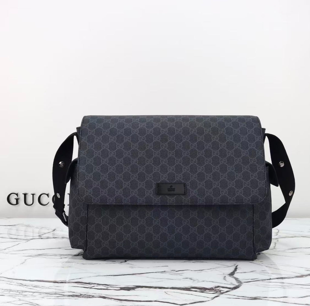 Men’s Gucci travel bag